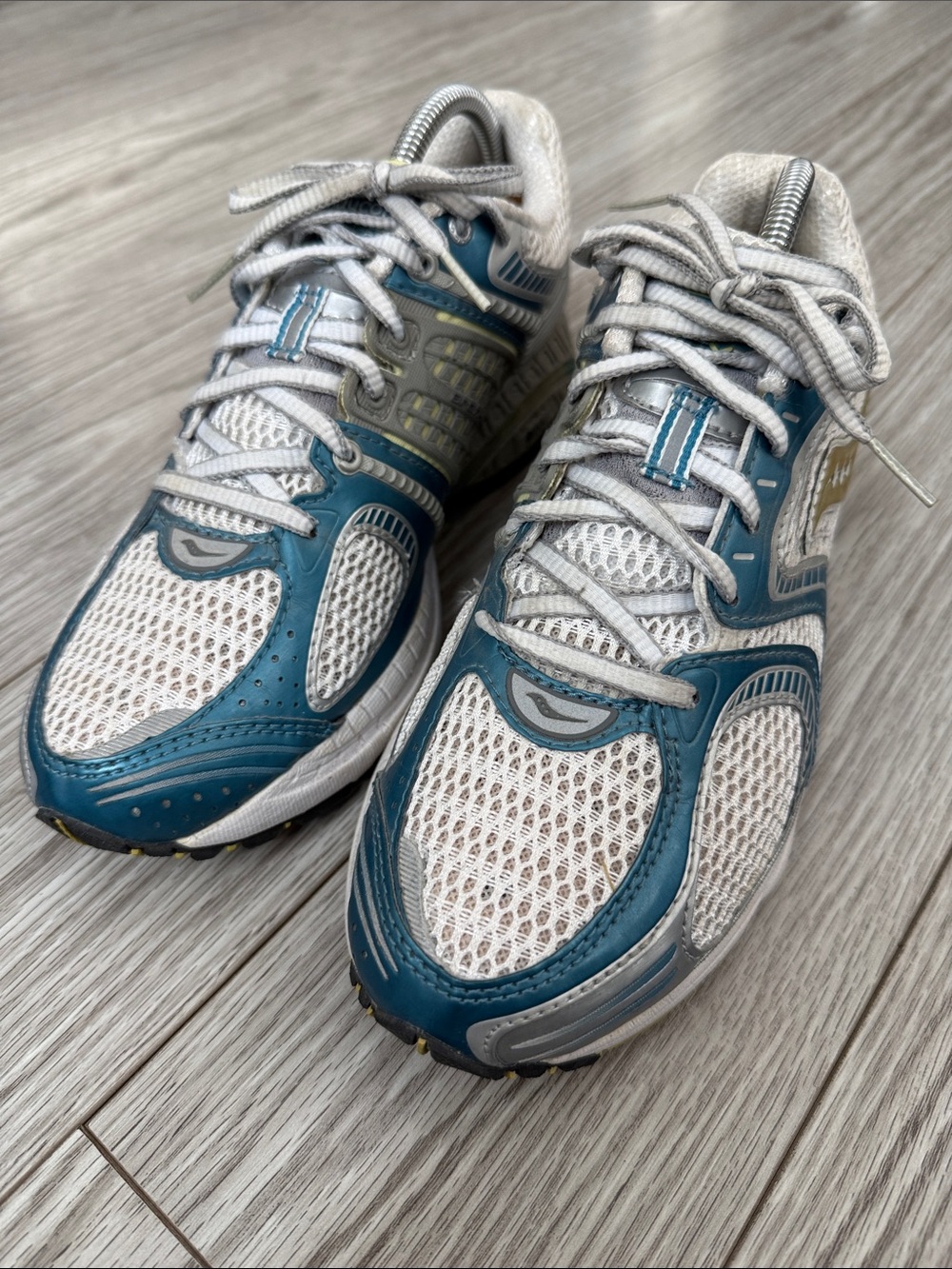 📍 Saucony Hurricane X  Athletic Sneakers - Teal & White